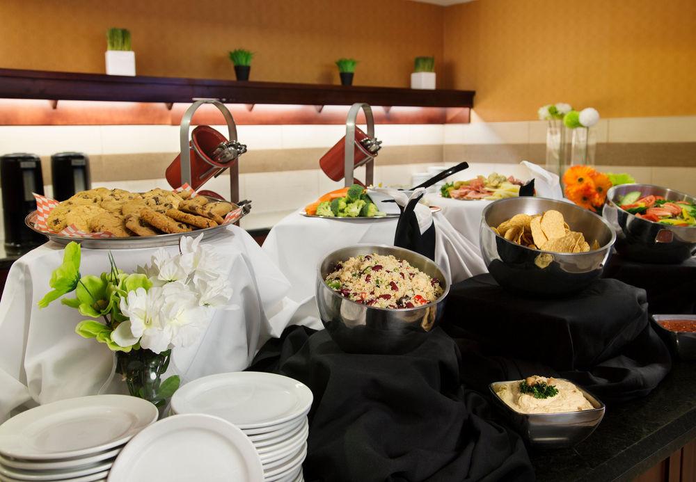The Carleton Suite Hotel Отава Екстериор снимка
