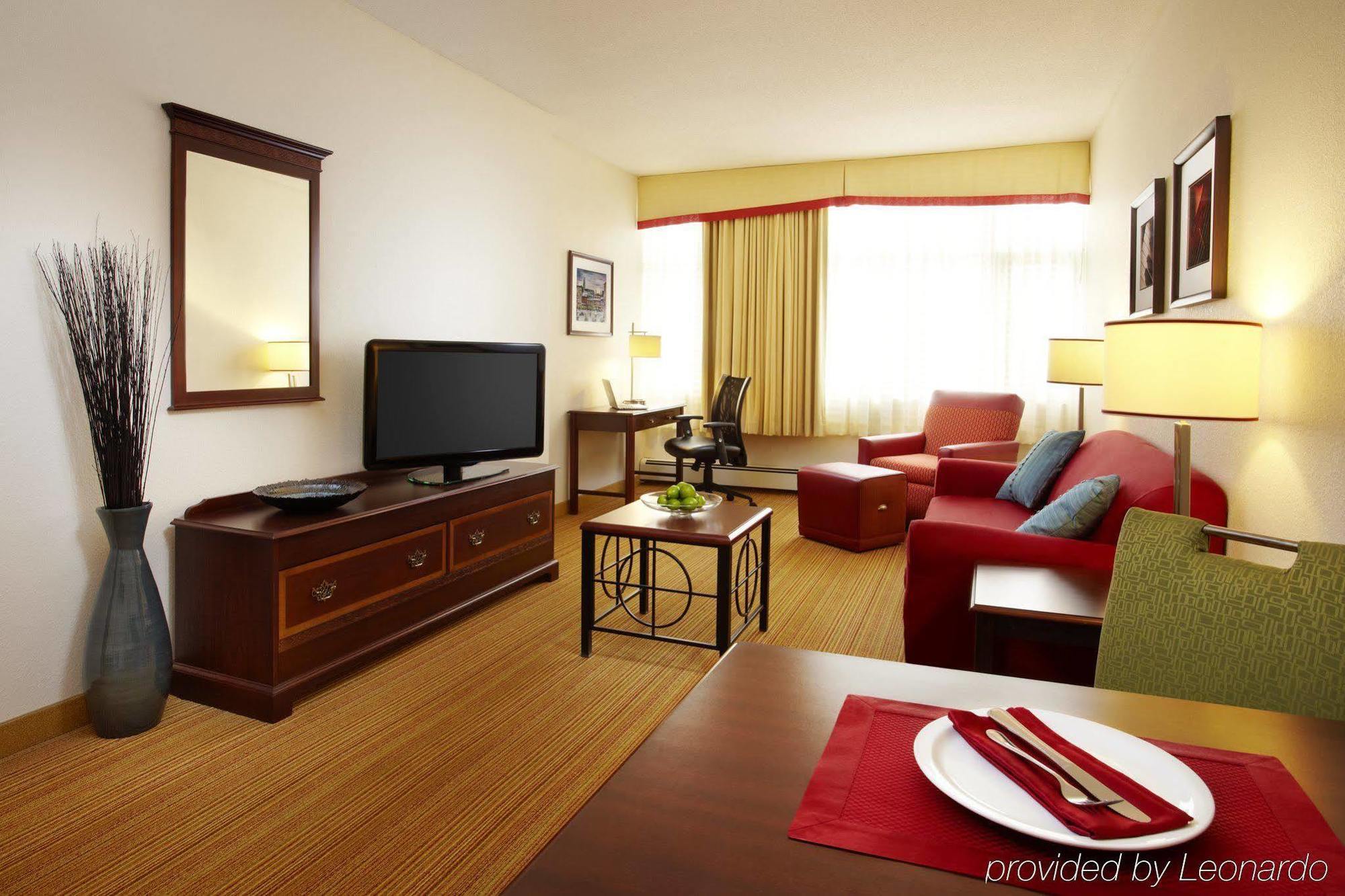 The Carleton Suite Hotel Отава Екстериор снимка