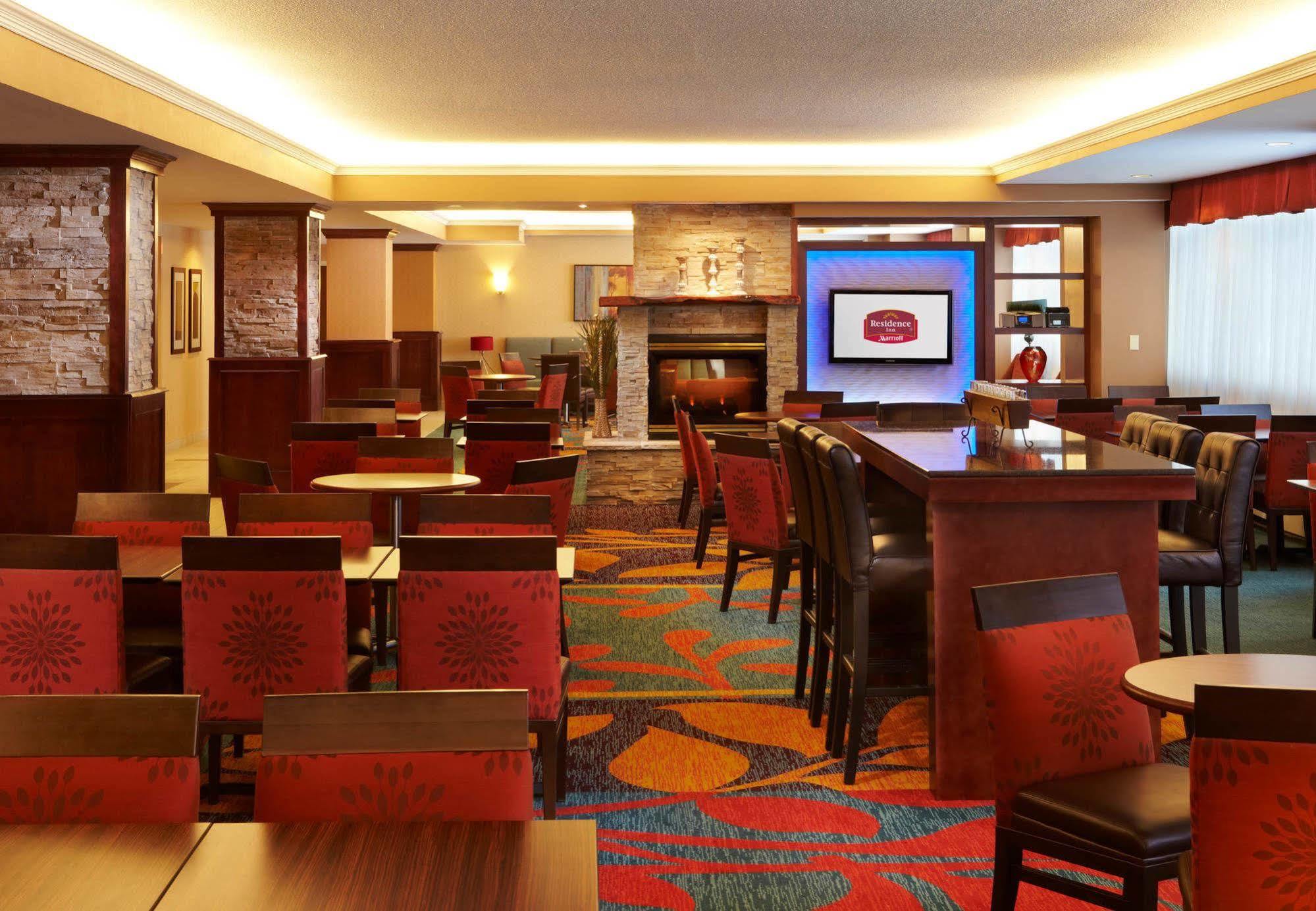 The Carleton Suite Hotel Отава Екстериор снимка